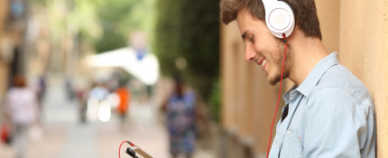 A man outside using a screen reader